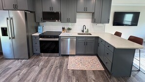 Private kitchen - Cozy 1-bedroom apartment in adorable Fayetteville Near Jack Daniel's! (Fayetteville)