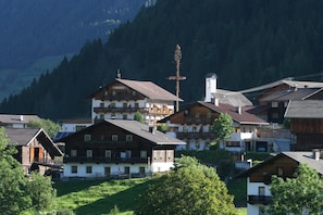Unclassified image, 2 of 24, button - Lesacherhof (Kals am Grossglockner)