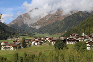 Unclassified image, 4 of 24, button - Lesacherhof (Kals am Grossglockner)