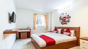 A bedroom with a bed, a desk, a chair, a television, and a window with curtains. - Landgasthaus Zur Guten Quelle (Eisenach)