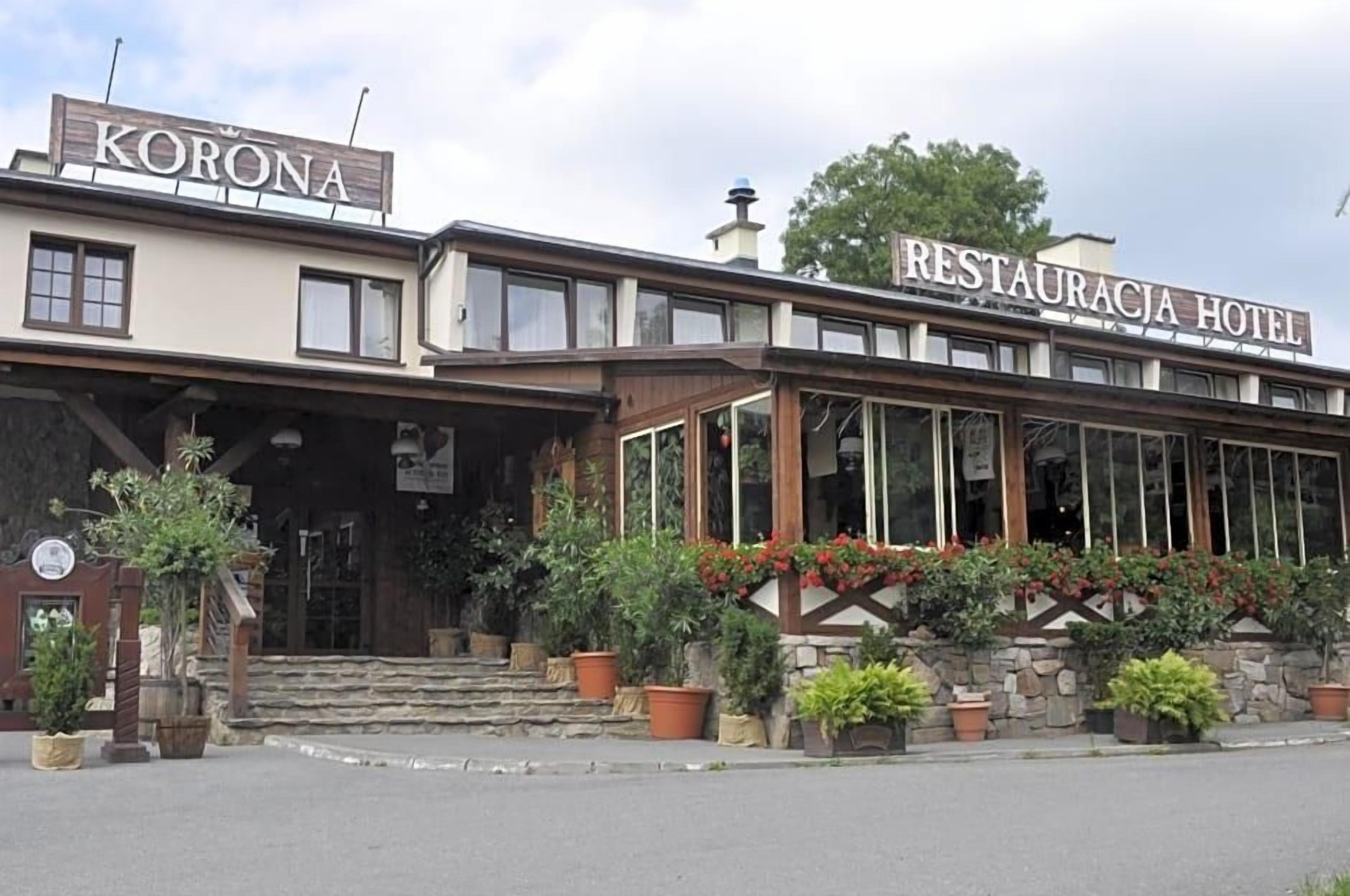 A building with a sign reading 'Korona' and 'Restauracja Hotel'.