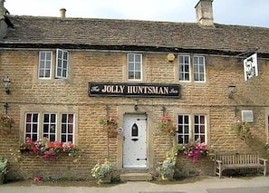 Lobby - The Jolly Huntsman (Chippenham)
