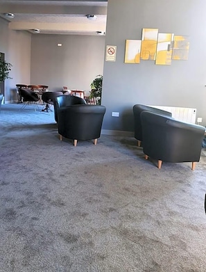 Lobby - Harleys Inn (Chesterfield)