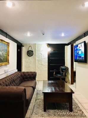 Living area - Oldlands Farm Bed and Breakfast (Crawley)