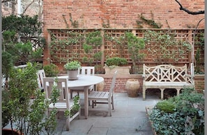 Outdoor dining - Historic Tribeca Home with Private Garden (New York)