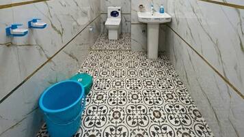 Deluxe Double Room, Garden View | Bathroom