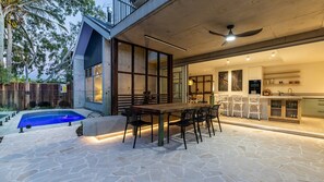 Outdoor dining - Driftwood | 100m to Beach | Luxury Home (Agnes Water)