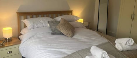 WiFi, bed sheets