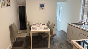Dining - Apartment Sleeps 4 with Parking Pets Welcome (Lytham St Annes)