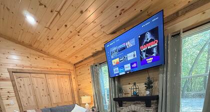 Private RRG Cabin ~ Hot Tub + 2 King Suites