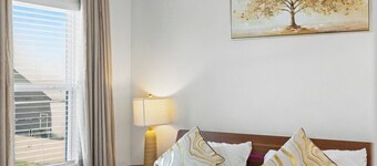 Dallas–McKinney Modern Retreat 5BR • Games • EV Charging