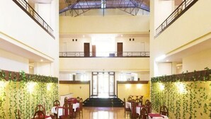 Lobby - Dhanhills Hotel (Mahabaleshwar)
