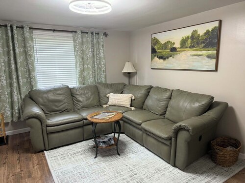 The Liberty House / 3 BR • 2 BA / SPIRE • Wineries • Lake Erie