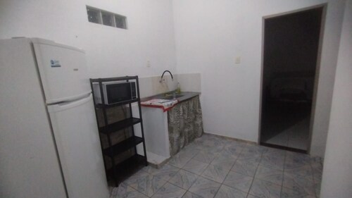 Entire house near the lake, pets allowed. 4 minutes from the park.