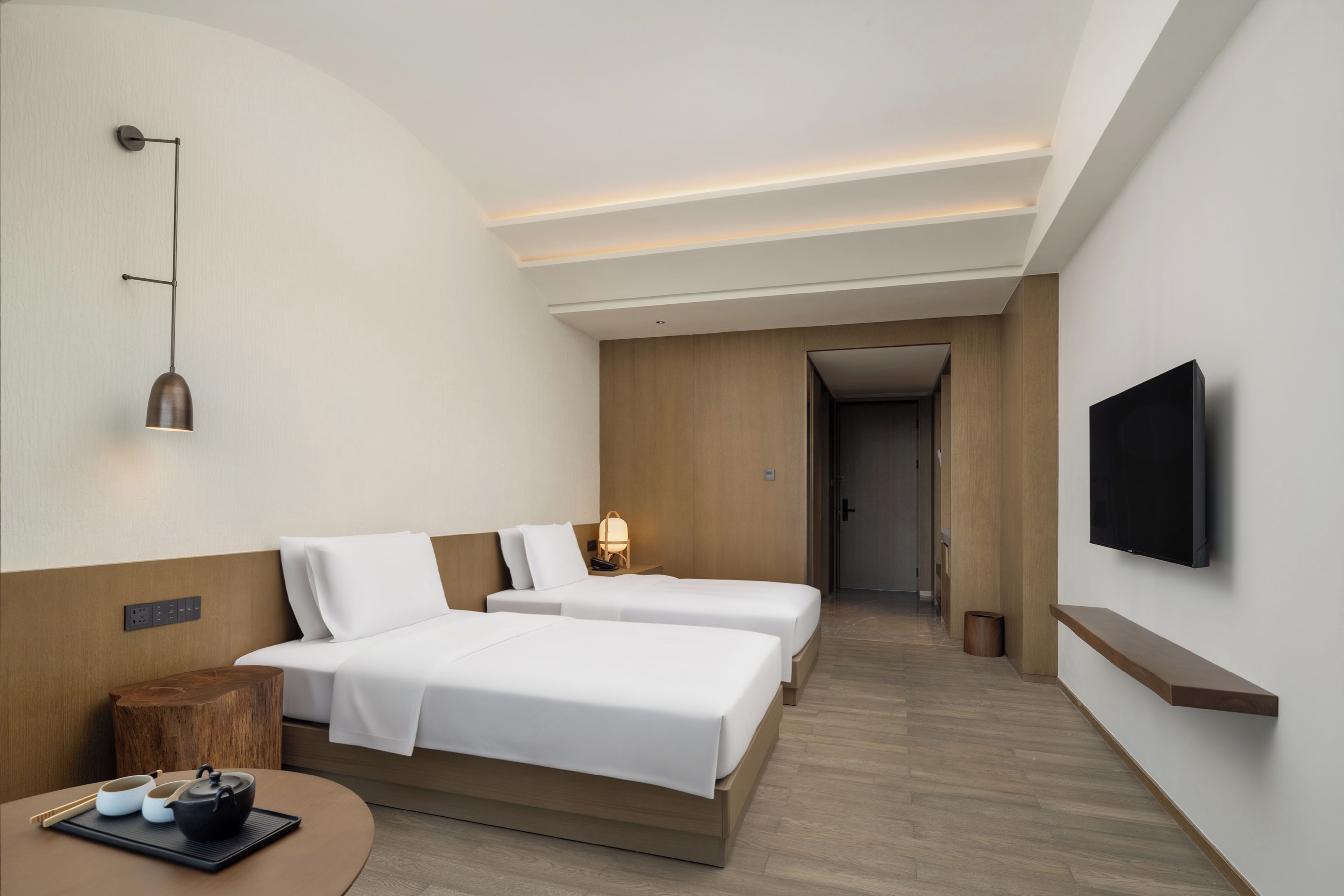 Deluxe Twin Room | Desk, blackout drapes, WiFi (free), bed sheets