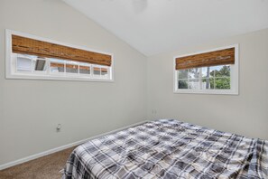Iron/ironing board, Internet - SARASOTA GETAWAY•• Game Room & Mini Golf•• (Sarasota)