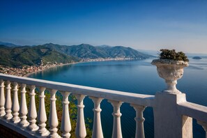 A balcony with a view of a coastal town and mountains. - Villa Venere With Garden & Parking, Ceriale, Italy (Ceriale)
