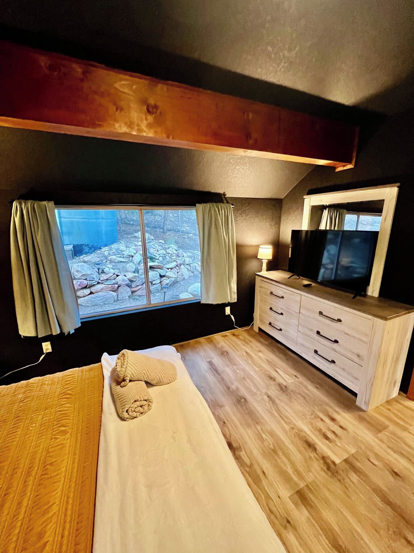 WiFi, bed sheets