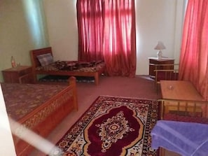 Room - Hotel Kehkashan (Balakot)