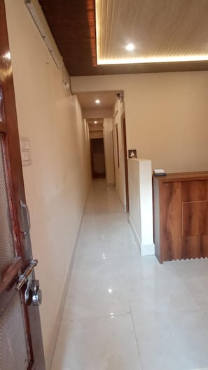 Unclassified image, 2 of 32, button - Goroomgo Gp Mall Road Nainital (Nainital)