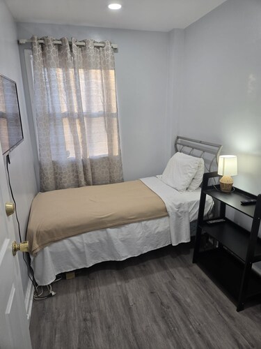 Deluxe Crib 3-bedroom cozy apartment with AC in welcoming Washington DC