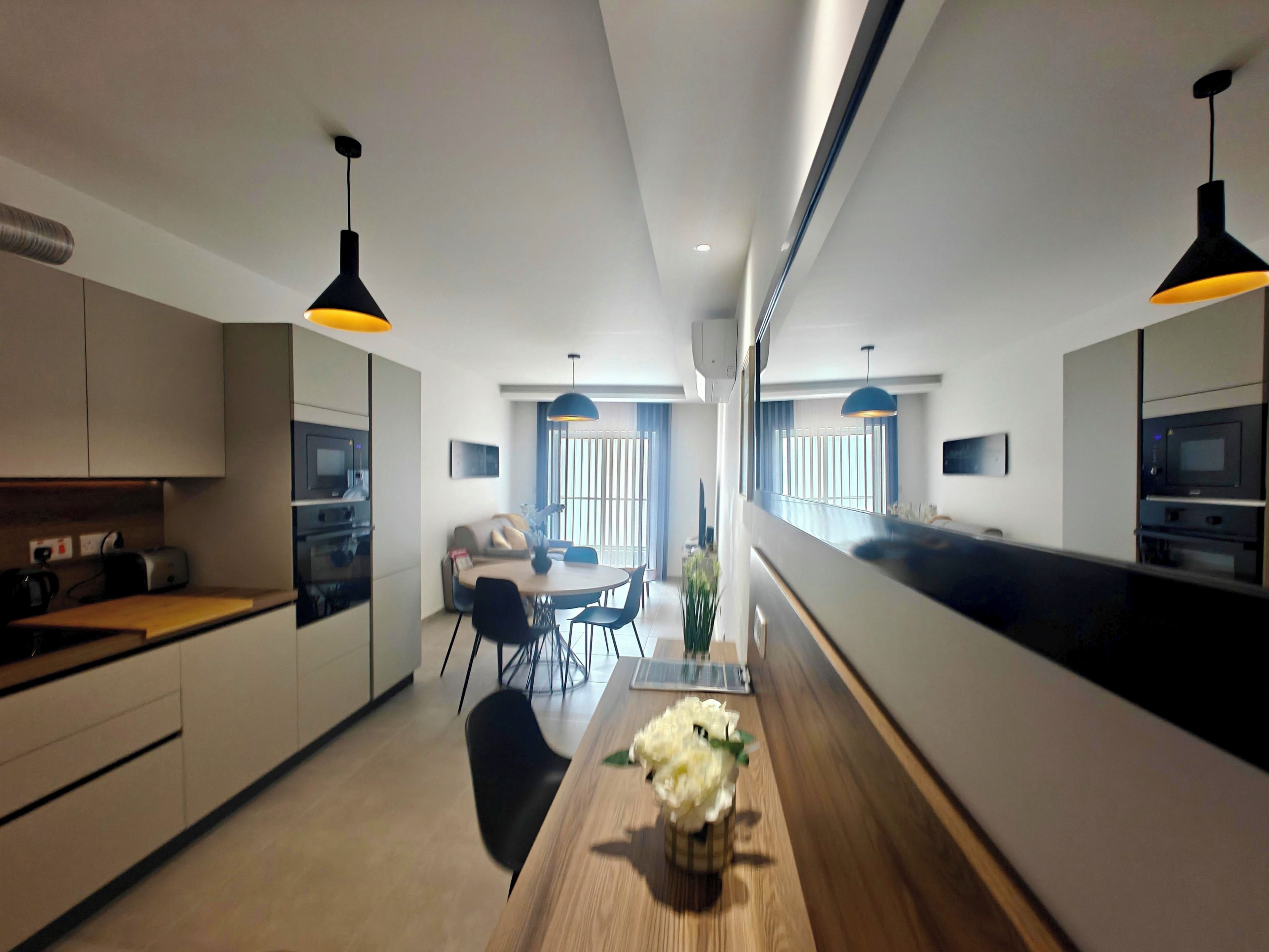Appartamento, balcone, vista città | Pasti