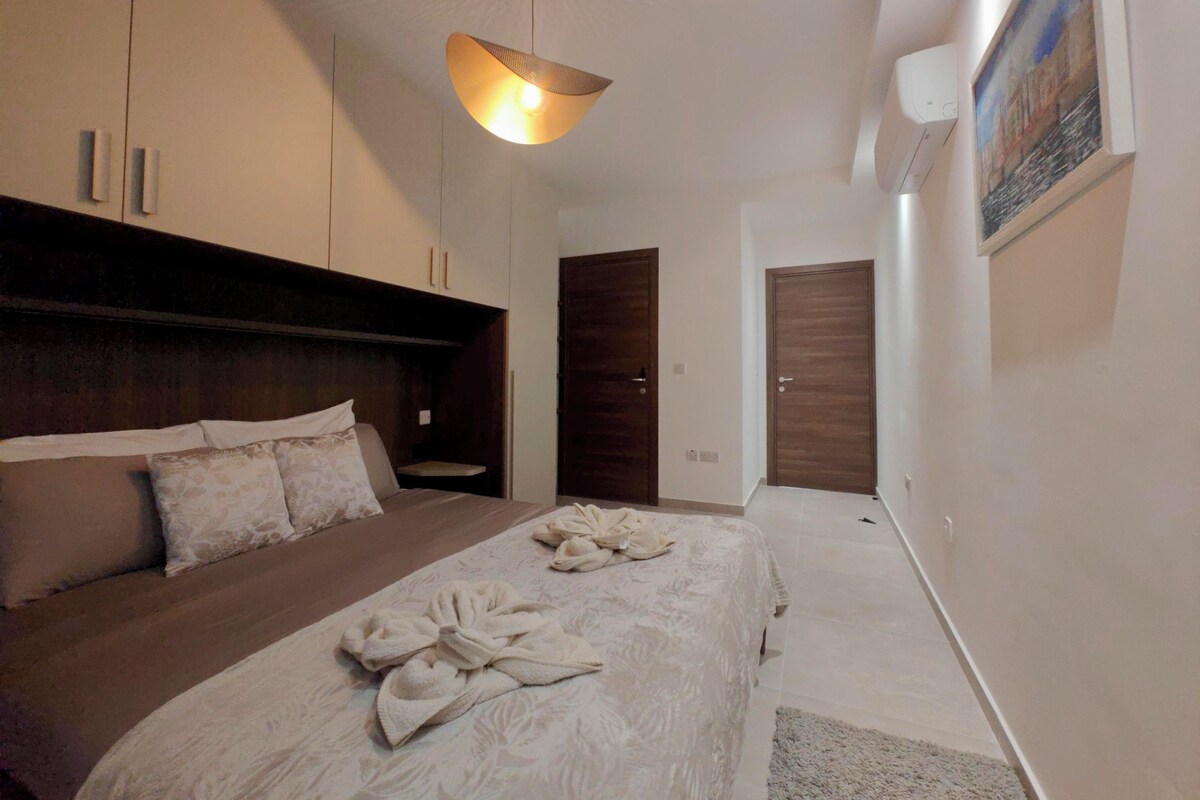 Appartamento, balcone, vista città | Tende oscuranti, ferro/asse da stiro, Wi-Fi gratuito