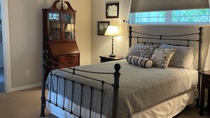 Unclassified image, 2 of 14, button - Charming 3-bedroom home in Weaverville Historic District (Weaverville)