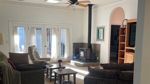 Unclassified image, 5 of 14, button - Charming 3-bedroom home in Weaverville Historic District (Weaverville)