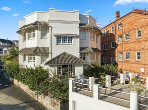 A multi-story residential building with a white facade and a brick section. - Harbourside Retreat | 1 min Walk from Ferry to CBD (Cremorne Point)