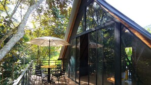 Outdoor dining - Bird House Ecolodge (Barbosa)