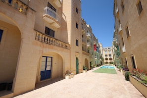 المنشأة من الخارج