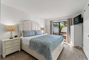 King Bedroom - Smart TV - Ensuite Bathroom - Linens Provided - Yard Access - New! Sandestin Cottage w/ Golf Cart, Pool, Beach Access, Dog Friendly & Fenced Yard (Miramar Beach)