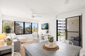Dining - Beachside Views 2 Bedroom Poolside Apt Mooloolaba (Mooloolaba)