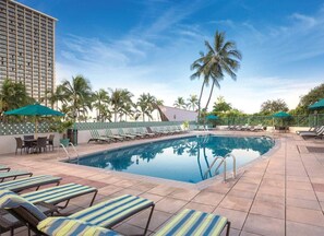 Pool - NEWLY Remodeled Oceanfront Fireworks Every Friday (Honolulu)
