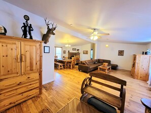 Lobby - Country Club Chalet (Big Bear City)