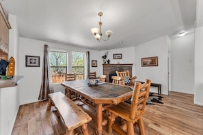 Room - Country Club Chalet (Big Bear City)