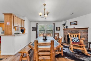 Room - Country Club Chalet (Big Bear City)