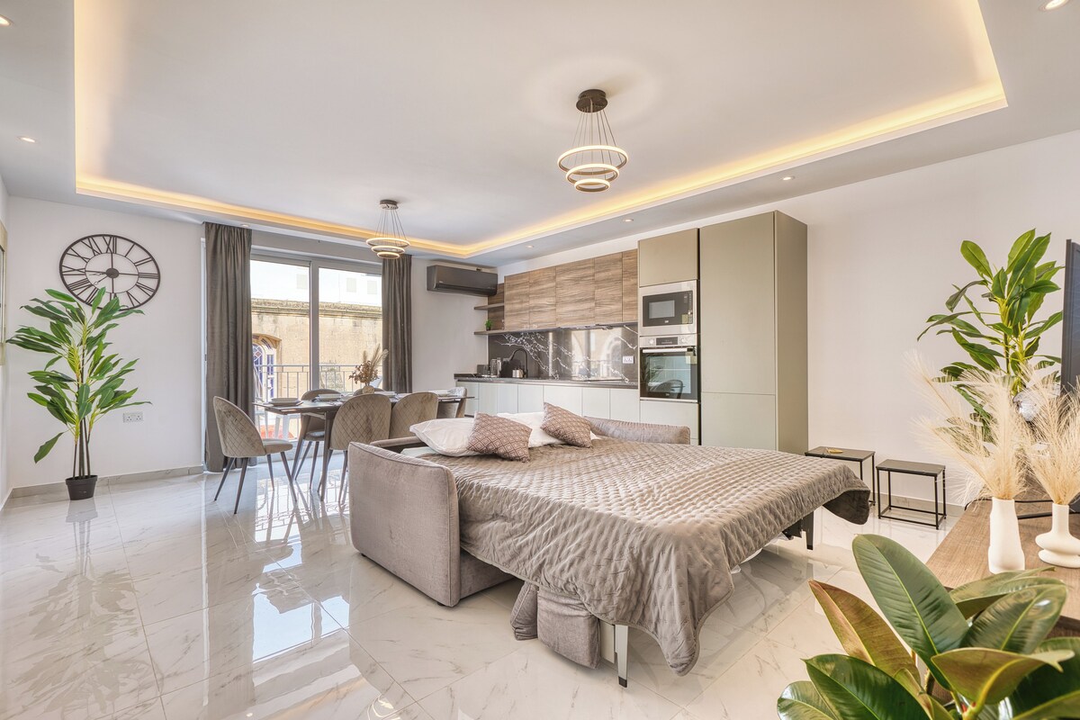 Appartamento, balcone, vista città | Tende oscuranti, ferro/asse da stiro, Wi-Fi gratuito