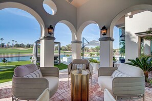Terrace/patio - Spacious 5-bedroom house in charming guard gated golf course community! (Las Vegas)