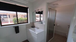 Bathroom - Best Western Cascade Motor Inn (Townsville)