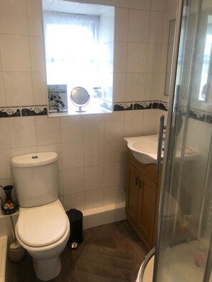 Bathroom - Lovely 1BR Home in Horsforth Leeds (Horsforth)