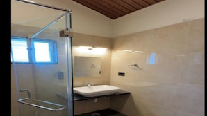 Đồ dùng nhà tắm miễn phí, khăn tắm, xà phòng, dầu gội 