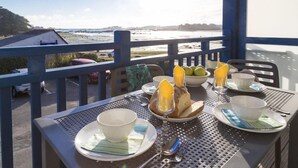 Outdoor dining - Les Bains (Tregastel)