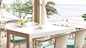 Outdoor dining - Beach House (Kep)