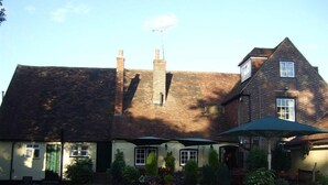 Exterior - Ye Olde George Inn (Petersfield)