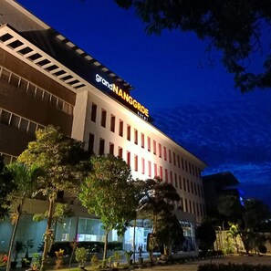 A hotel building with a sign reading 'grandNANGROE hotel' at night. - Grand Nanggroe (Banda Aceh)