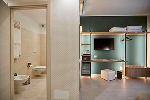 A modern bathroom with a sink, toilet, and shower. - Castrichella Boutique Hotel (Fiumicino)