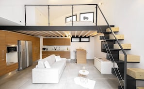 Living area - Design Central Apartment (Bergamo)
