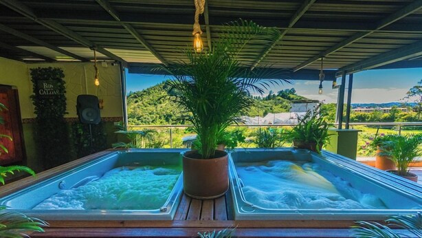 Bồn tắm spa ngoài trời